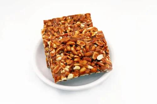 VISHAL SAHU GAJAK Bhatinda Peanut Chikki | No Added Preservatives and Color, Pack of 1, 500 gm, Gift Pack